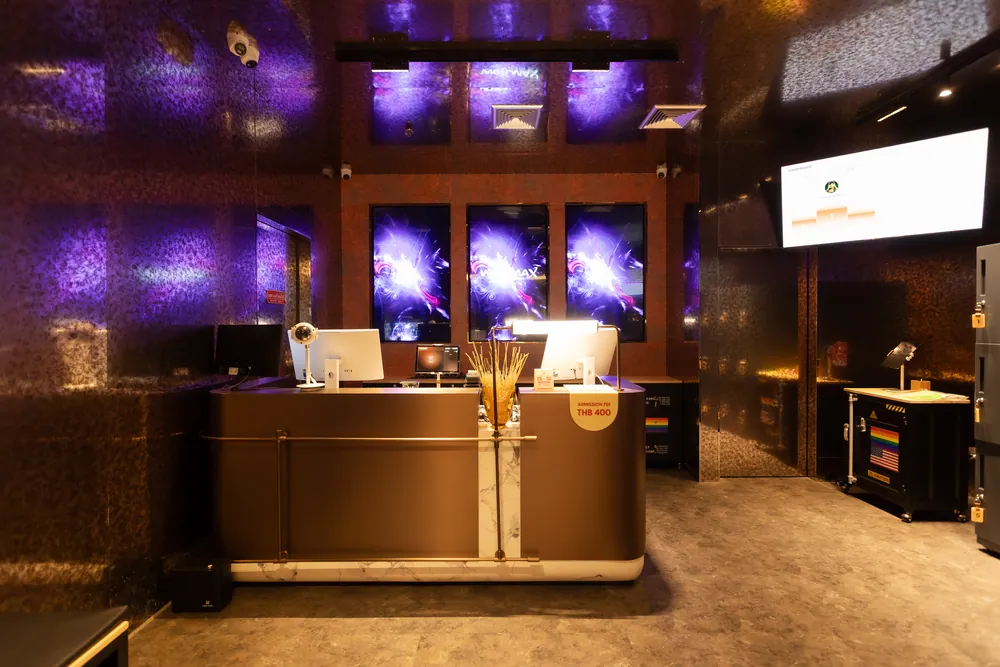 The Wellmax reception counter and live game screens, Surawong, Bangkok